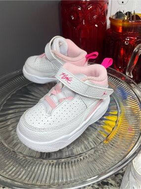 Nike Kids Air Jordan Max Aura 5 High-Top Sneakers